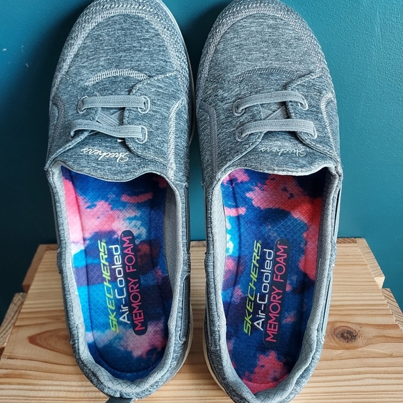 SKECHERS womans 7.5. - Picture 2 of 10